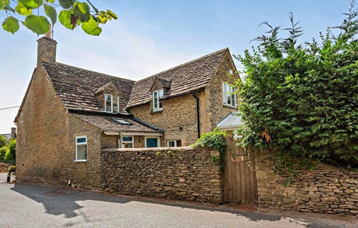 3 Bedroom Link Detached House For Sale In High Street, South Cerney, Cirencester, Gloucestershire, GL7