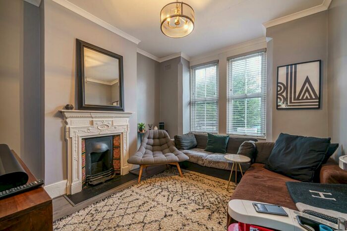 2 Bedroom Apartment To Rent In Crystal Palace Road, East Dulwich, London, SE22