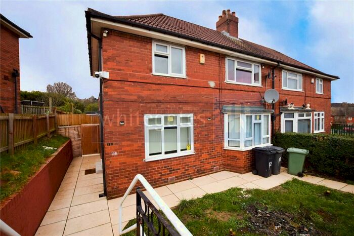 4 Bedroom Semi-Detached House To Rent In Broadlea Mount, Leeds, West Yorkshire, LS13