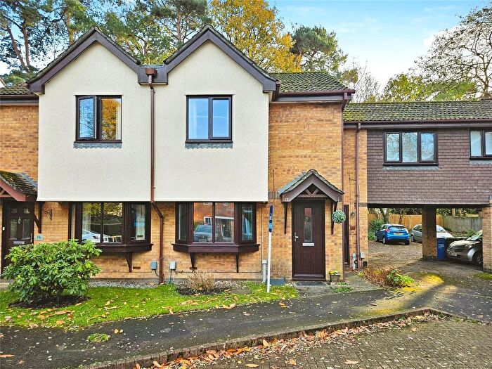 2 Bedroom Semi Detached House For Sale In Wynne Gardens, Church Crookham, Fleet, GU52