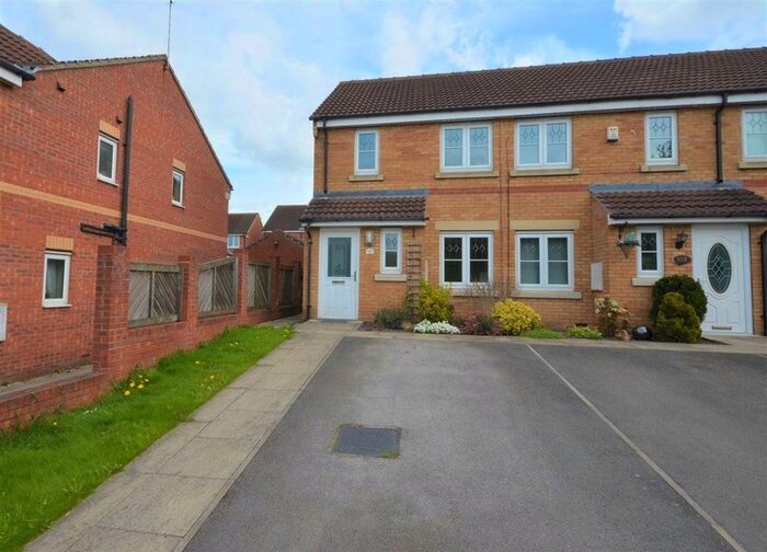 2 Bedroom Town House To Rent In Wood Lane, Castleford, WF10