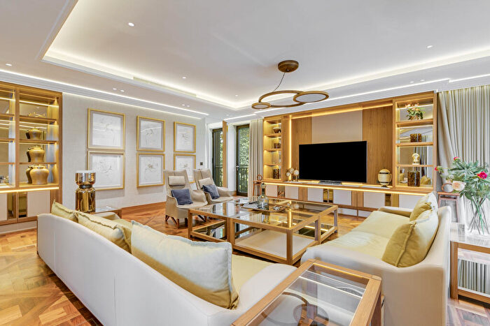 3 Bedroom Apartment For Sale In The Bishops Avenue, Hampstead, London, N2