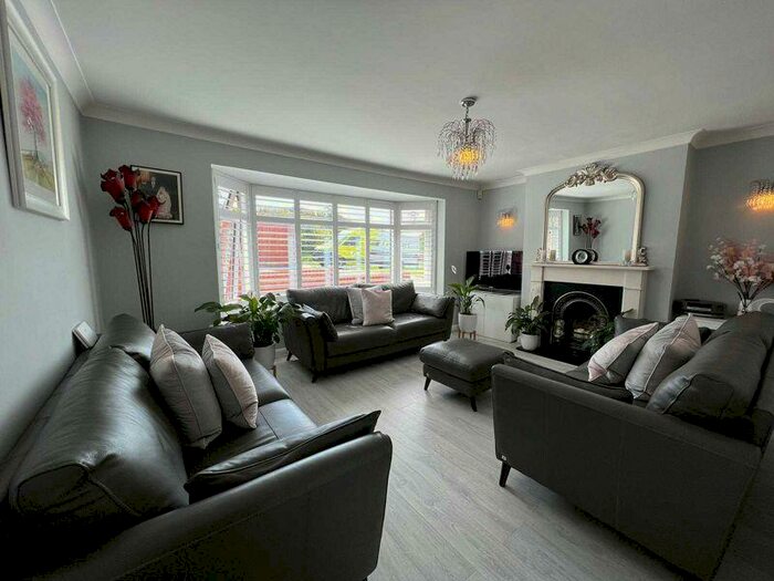 4 Bedroom Semi-Detached House To Rent In Wilson Avenue, Brighton, BN2