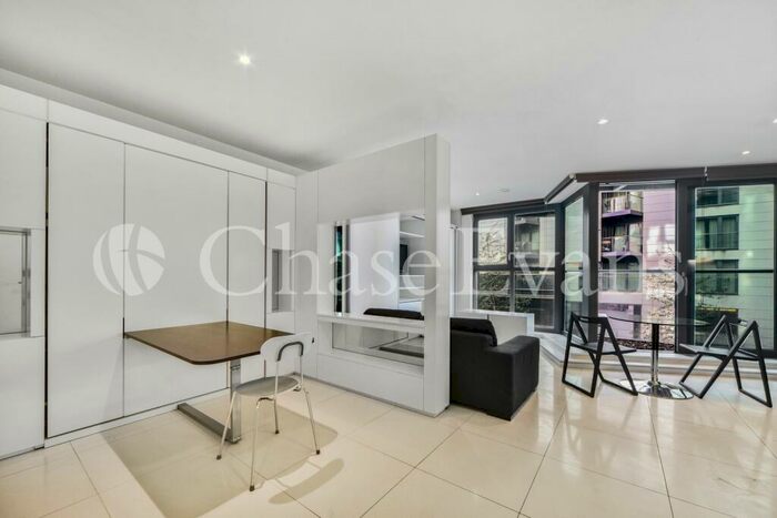 Flat To Rent In Baltimore Wharf, Canary Wharf, London, E14
