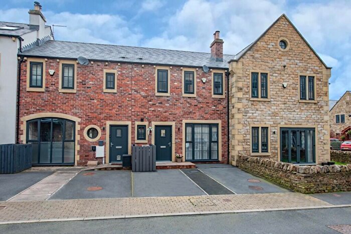 3 Bedroom Town House For Sale In Greens Mill Court, Cononley, BD20