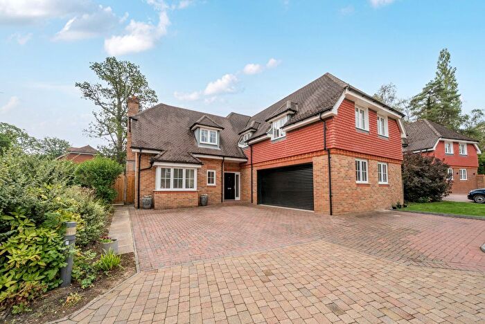 5 Bedroom Detached House For Sale In Woodland Copse, Ifold, RH14