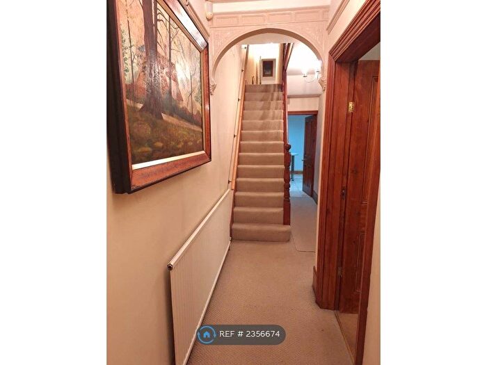 5 Bedroom Semi-Detached House To Rent In Glossop Road, South Croydon, CR2