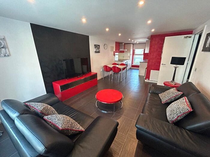 2 Bedroom Flat To Rent In Chapel Street, City Centre, Aberdeen, AB10