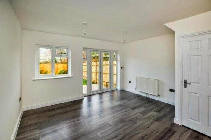 2 Bedroom Property To Rent In The Drive, Uckfield, TN22