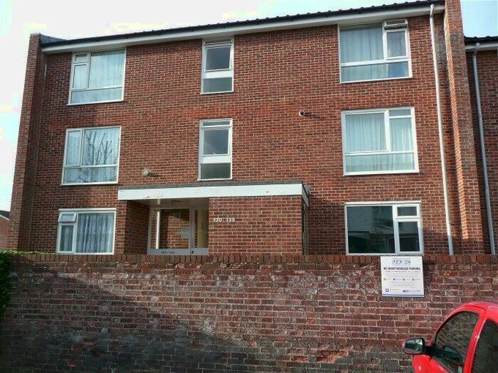 1 Bedroom Flat To Rent In Holmbury Grove, Featherbed Lane, Forestdale CR0
