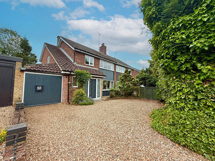4 Bedroom Semi-Detached House For Sale In Wantage Close, Wing, LU7
