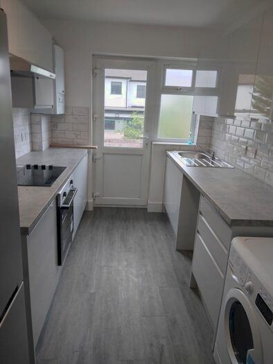 2 Bedroom Flat To Rent In Third Avenue, Wembley, HA9