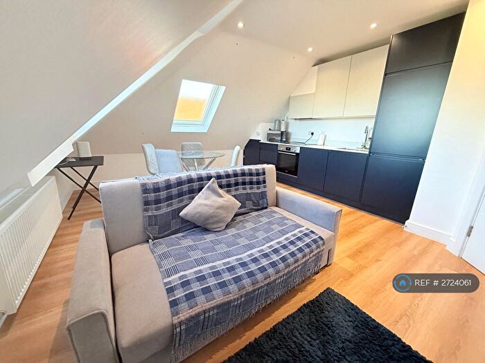 2 Bedroom Flat To Rent In Hendon, London, NW4