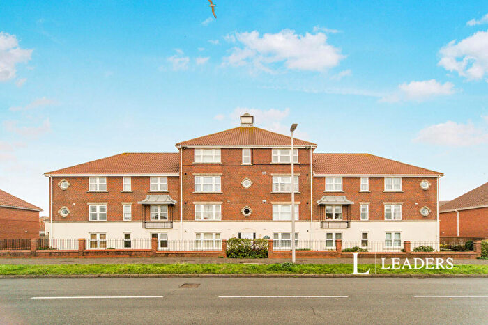 2 Bedroom Flat To Rent In Salvador Close, BN23