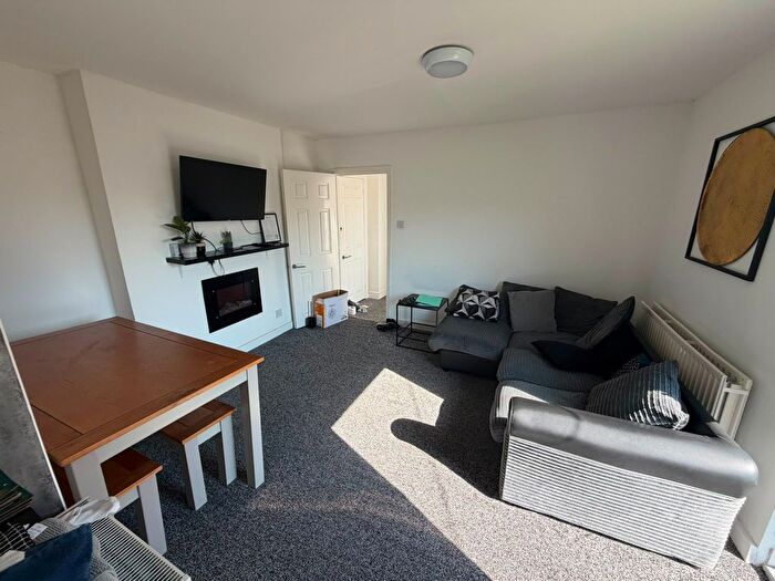 3 Bedroom Flat To Rent In Villiers Road, Watford, WD19