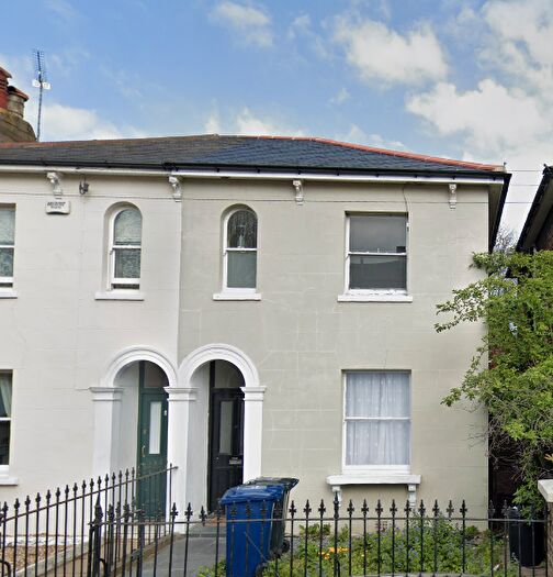 5 Bedroom Semi-Detached House To Rent In Avenue Road, London, W3