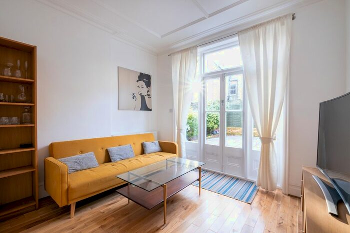 2 Bedroom Flat To Rent In Kingscourt Road, London, SW16