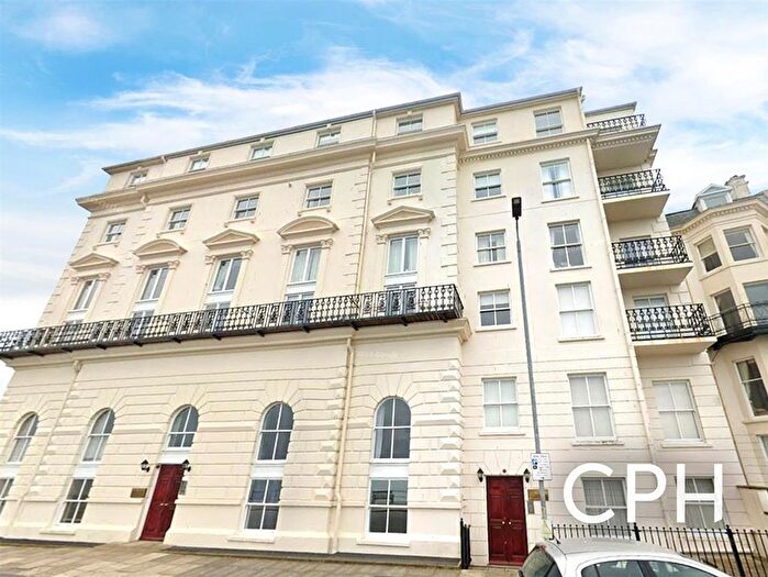 3 Bedroom Flat For Sale In Esplanade, Scarborough, YO11