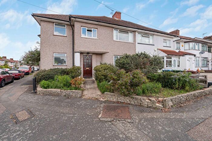5 Bedroom Semi-detached House For Sale In Kingshill Drive, Harrow, HA3