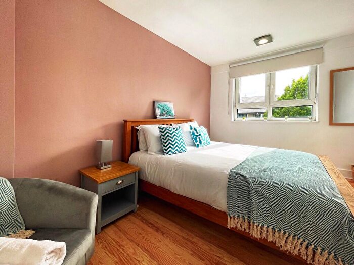 3 Bedroom Flat To Rent In Globe Road, London, E1