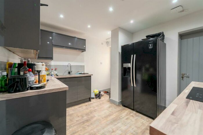 4 Bedroom House To Rent In Luton Road, Birmingham, B29