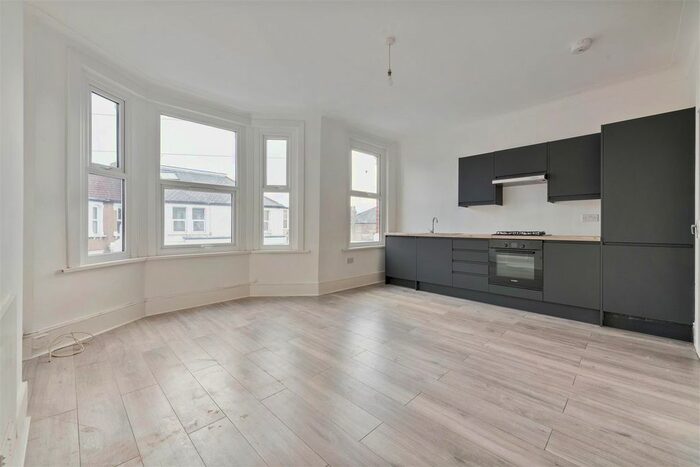 2 Bedroom Flat To Rent In Shernhall Street, London, E17