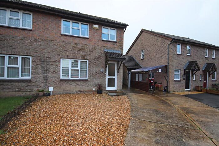 3 Bedroom Semi Detached House For Sale In Holland Close, Chippenham, SN15