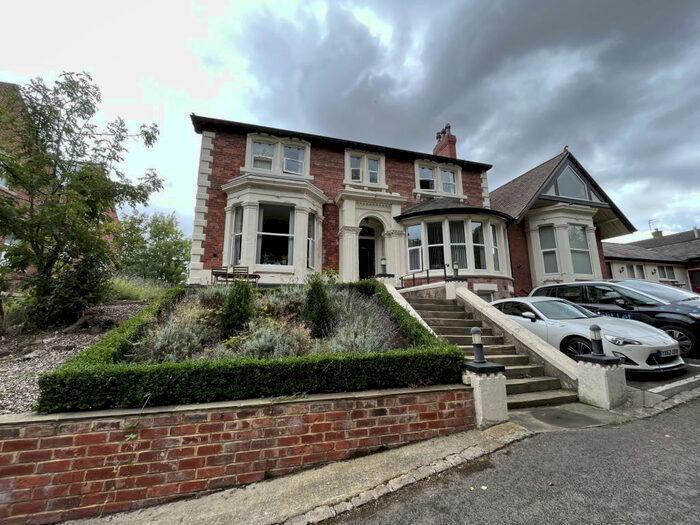 2 Bedroom Apartment To Rent In Newton Road, Leeds, LS7