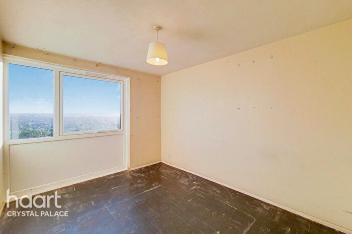 2 Bedroom Flat For Sale In Priory Crescent, London, SE19