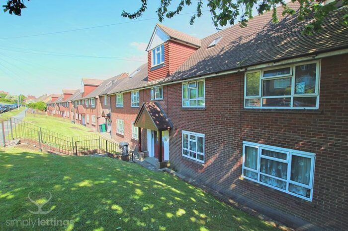 2 Bedroom Flat To Rent In Thompson Road, Brighton, BN1