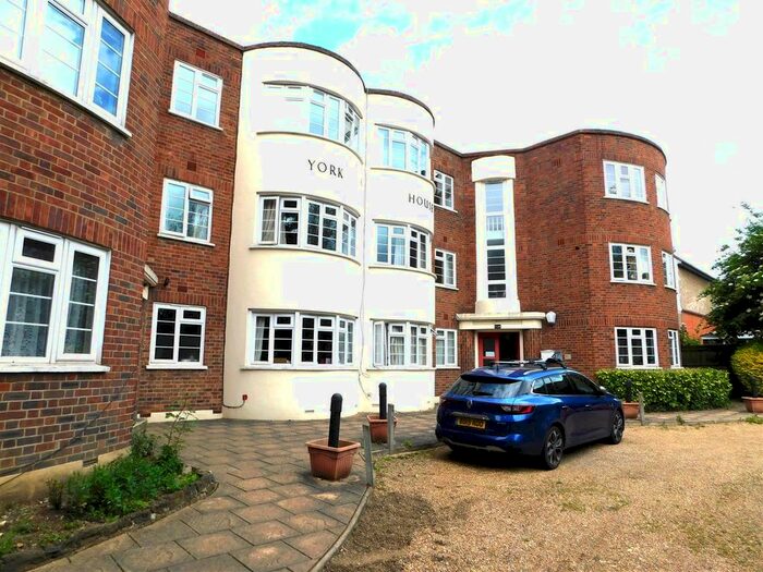 2 Bedroom Flat To Rent In Selhurst Road, South Norwood, SE25