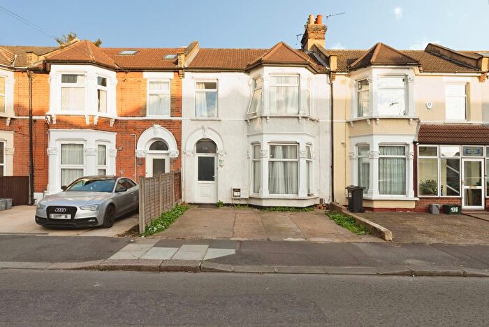 4 Bedroom Terraced House For Sale In St. Albans Road, Ilford, IG3