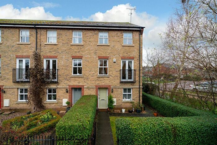 4 Bedroom Property To Rent In Costins Walk, Berkhamsted, HP4