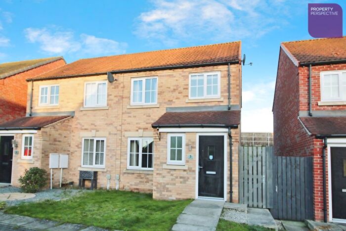 3 Bedroom Semi Detached House For Sale In Haddon Close, Elloughton, Brough, HU15