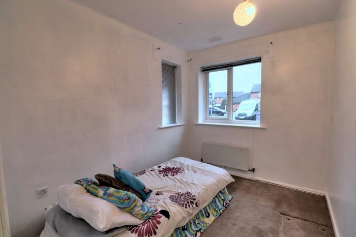 2 Bedroom Bungalow For Sale In Crammond Close, Failsworth, Manchester M40