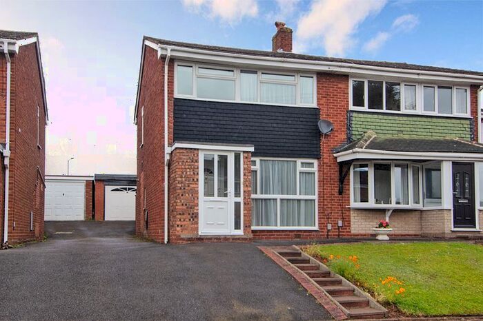 3 Bedroom Property To Rent In Newgate Street, Chasetown, Burntwood, WS7