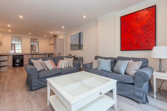 2 Bedroom Flat To Rent In South Bar Street, Banbury, OX16