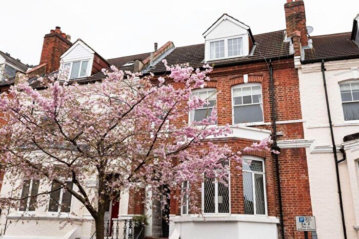 Flat To Rent In Kingdon Road, West Hampstead, NW6