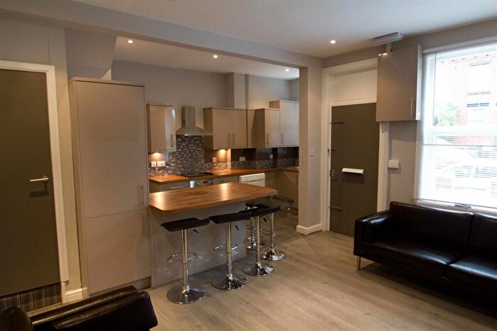 6 Bedroom Terraced House To Rent In Royal Park Avenue, Hyde Park, Leeds, LS6
