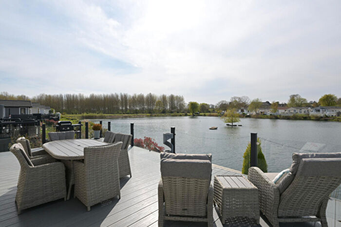 2 Bedroom Park Home For Sale In Peterborough, Cambridgeshire, PE8