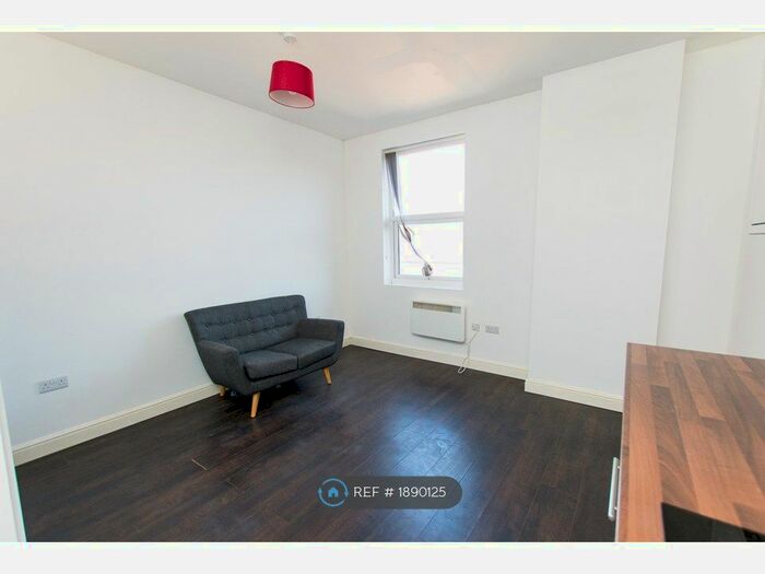 1 Bedroom Flat To Rent In Dovercastle, Nottingham, NG7