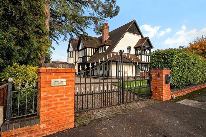 3 Bedroom Flat For Sale In Beaumont Grove, Solihull, West Midlands, B91