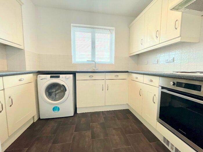 2 Bedroom Flat To Rent In Banyard Close, Cheltenham, GL51