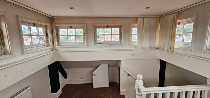 3 Bedroom Flat For Sale In Flat, Sandpiper House, Marhill Road, Nottingham, Nottinghamshire, NG4