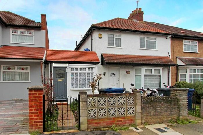 2 Bedroom Flat To Rent In Wedmore Road, Greenford, UB6