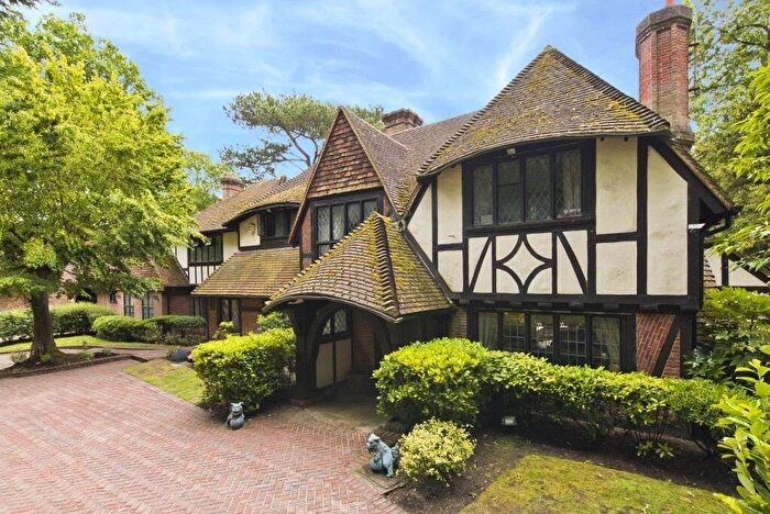 5 Bedroom House To Rent In Silverdale Avenue, Walton-on-Thames, Surrey, KT12