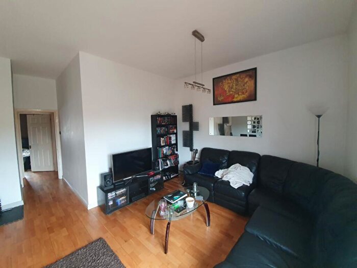 2 Bedroom Flat To Rent In Fox Street, Cardiff, CF24
