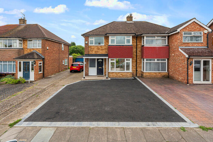 3 Bedroom Semi-Detached House To Rent In Leander Drive, Gravesend, DA12