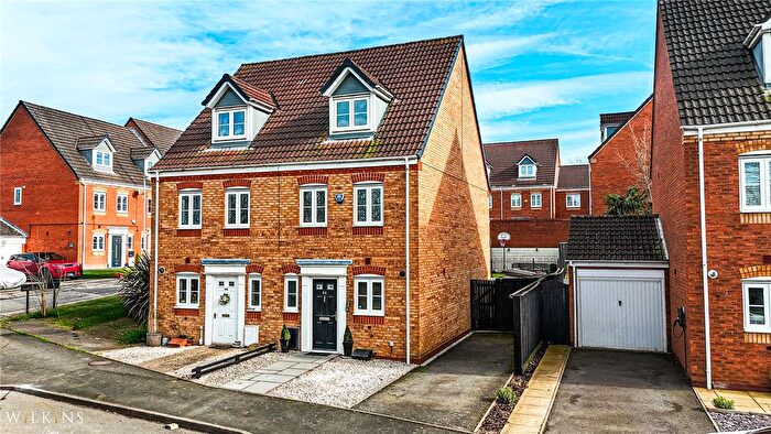 3 Bedroom Semi Detached House For Sale In Palmerston Avenue, Wilnecote, Tamworth, Staffordshire, B77