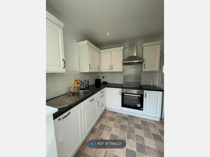 4 Bedroom Semi-Detached House To Rent In Carterhatch Lane, London, EN1